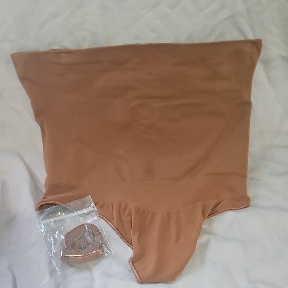 **BRAND NEW, NEVER WORN** SKIMS Core Control Thong Shapewear